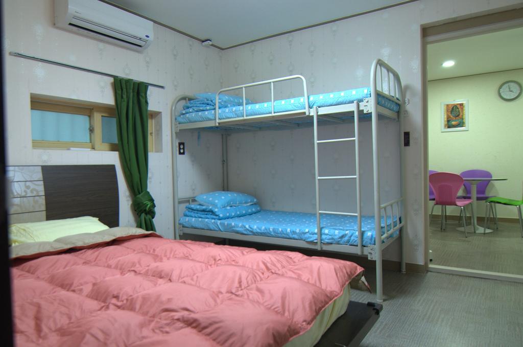 Kimchee Downtown Guesthouse Seoul Zimmer foto